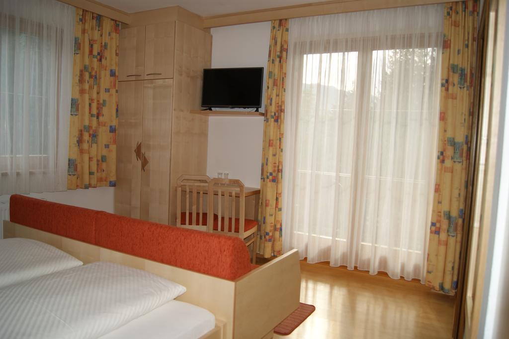 Hotel Garni Haus Anita Liesing Bagian luar foto