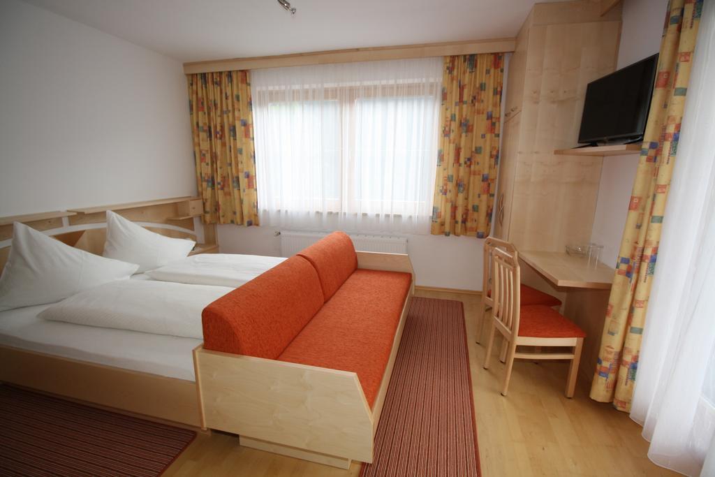 Hotel Garni Haus Anita Liesing Bagian luar foto