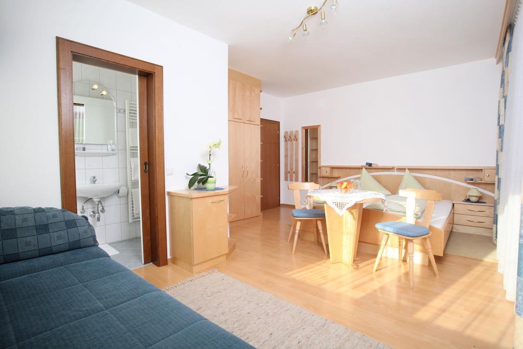 Hotel Garni Haus Anita Liesing Ruang foto