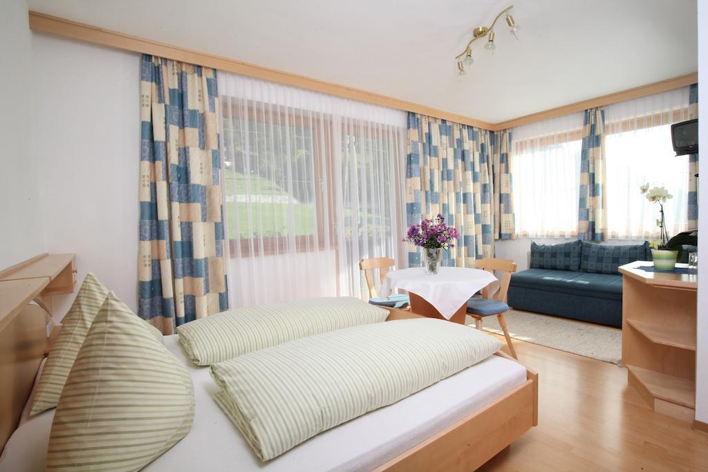Hotel Garni Haus Anita Liesing Ruang foto