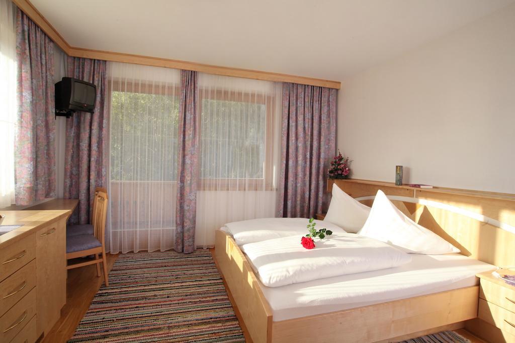 Hotel Garni Haus Anita Liesing Ruang foto