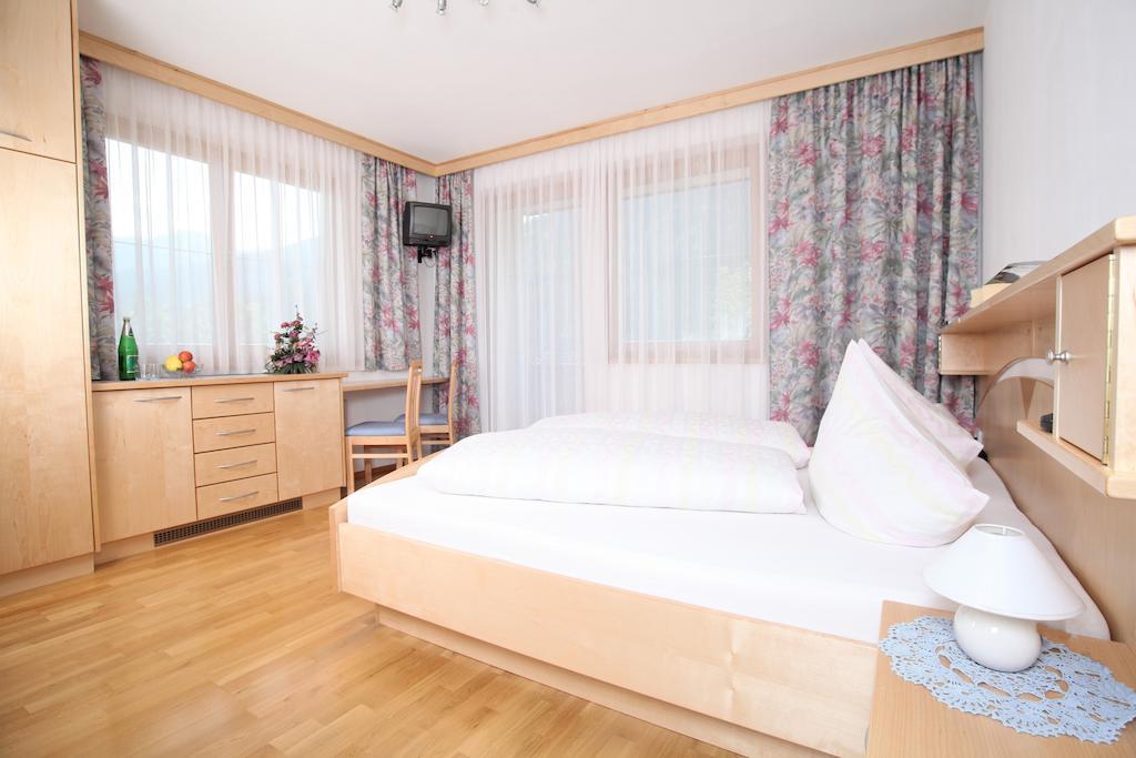 Hotel Garni Haus Anita Liesing Ruang foto